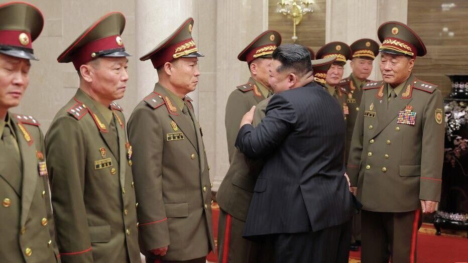 Ким Чен Ын вручил госнаграды участникам освобождения Курской области